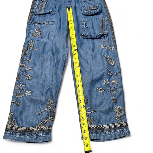 Johnny Was Biya Embroidered Cargo Pants Sz 10 - Picture 8 of 9